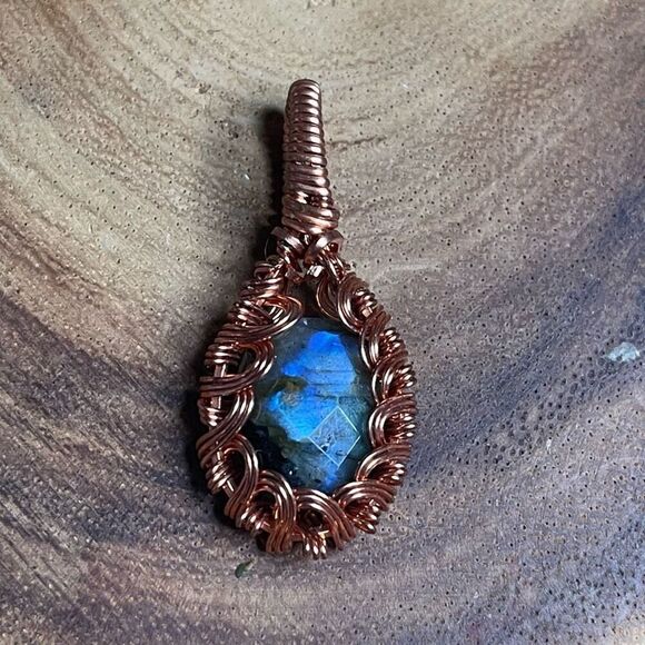 Hand crafted labradorite flashy reversible pendant wire wrapping Crystal healing - Picture 1 of 4